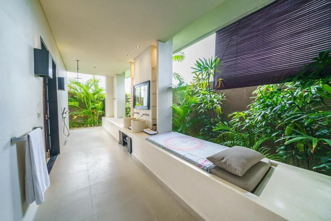 Villa Body - Amazing 4Bdr Villa In Berawa ! Perfect Location ! Canggu