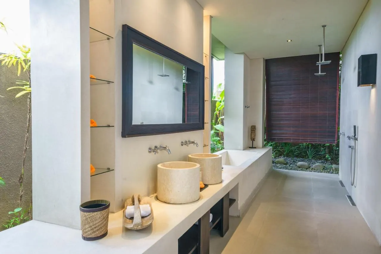 Villa Body - Amazing 4Bdr Villa In Berawa ! Perfect Location ! Canggu
