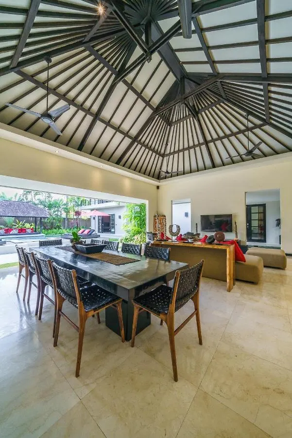 Villa Body - Amazing 4Bdr Villa In Berawa ! Perfect Location ! Canggu