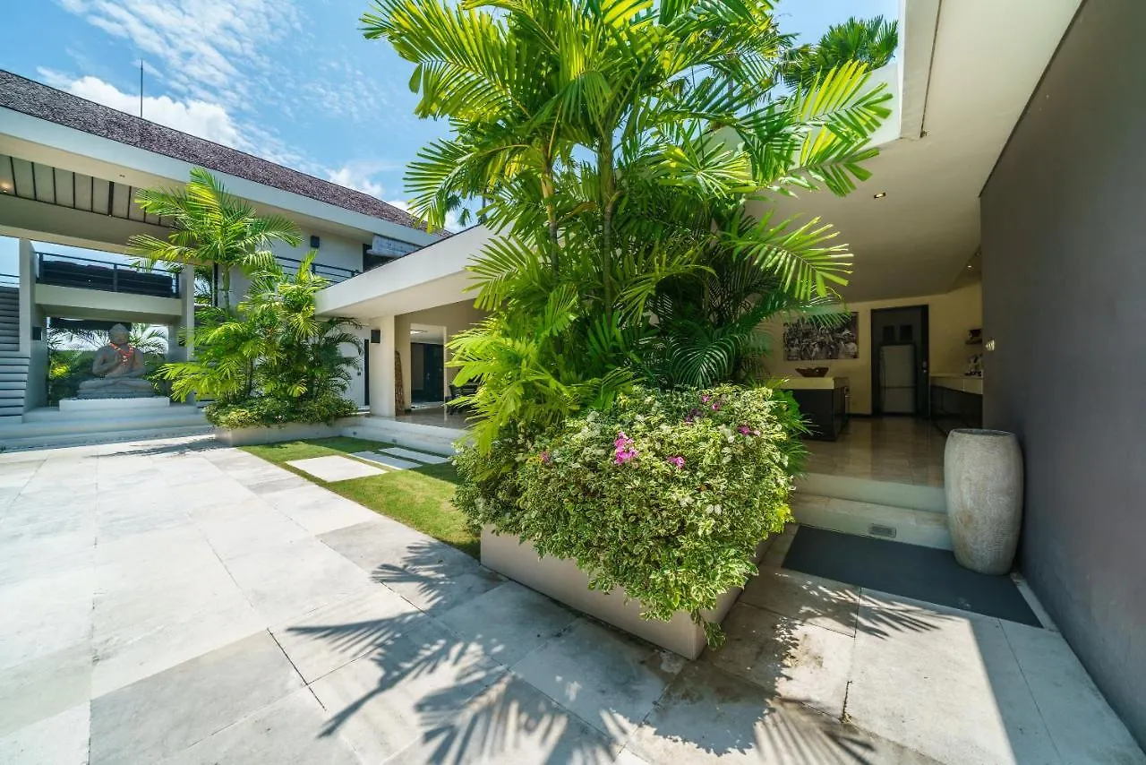 Villa Body - Amazing 4Bdr Villa In Berawa ! Perfect Location ! Canggu