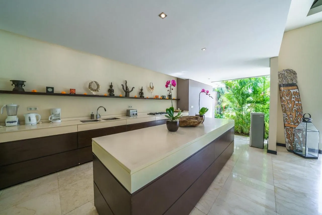 Villa Body - Amazing 4Bdr Villa In Berawa ! Perfect Location ! Canggu