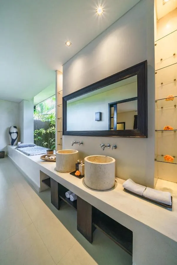 Villa Body - Amazing 4Bdr Villa In Berawa ! Perfect Location ! Canggu