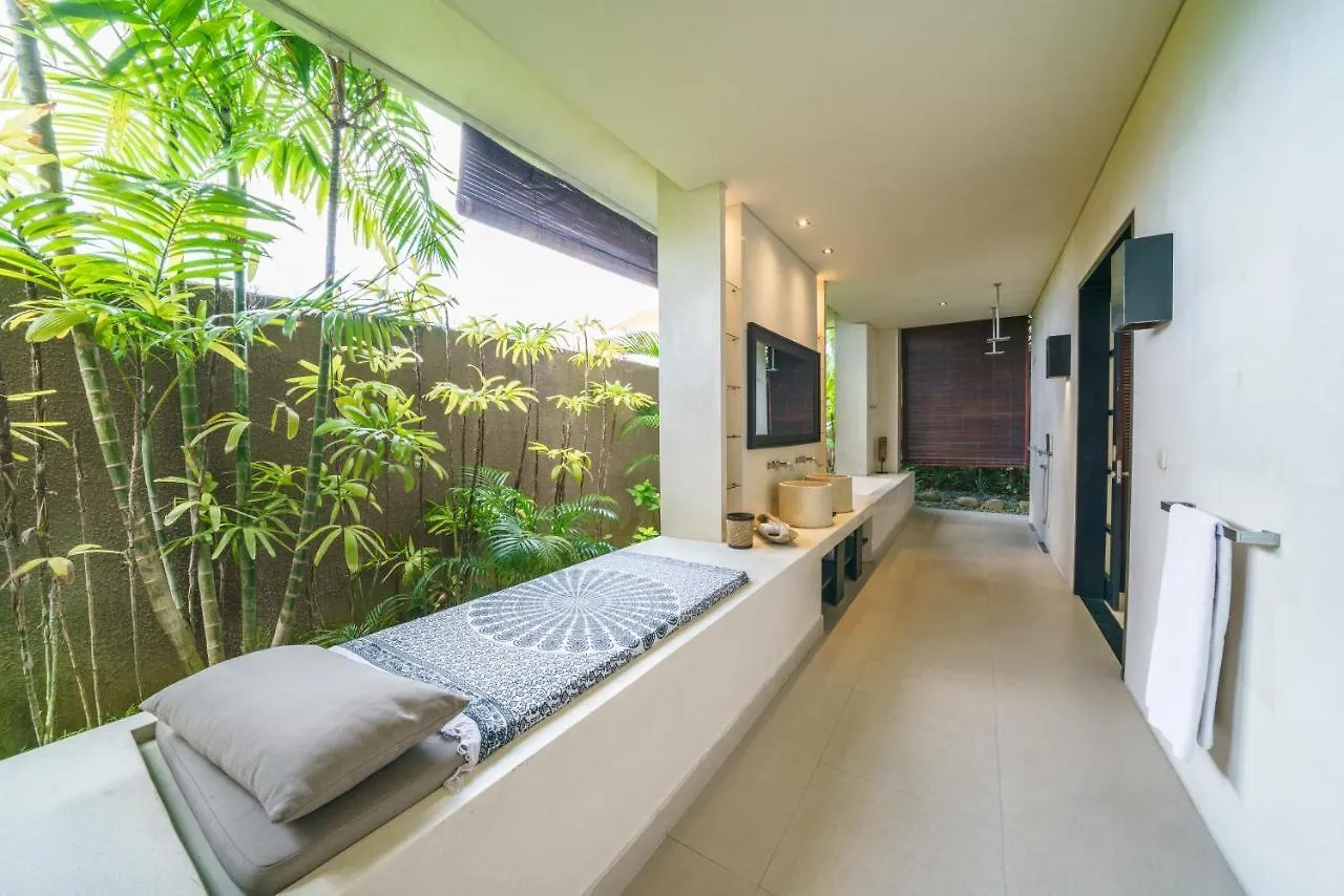 Villa Body - Amazing 4Bdr Villa In Berawa ! Perfect Location ! Canggu